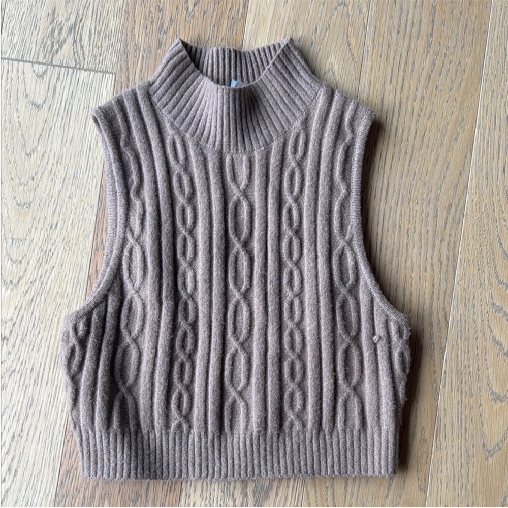 Cable Knit Sleeveless Sweater Vest - Brown